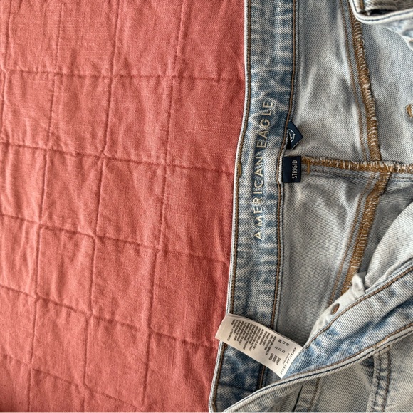 AMERICAN EAGLE STRIGID MOM JEAN - Picture 3 of 5